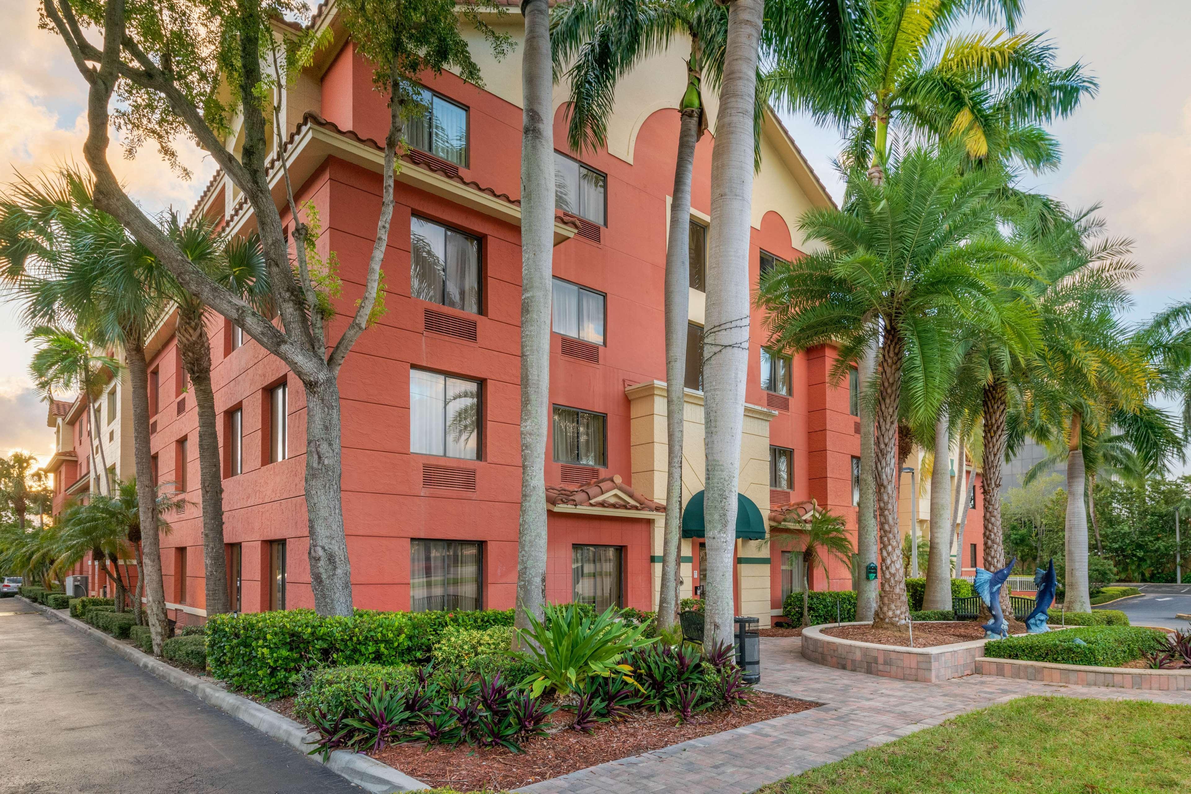 Best Western Plus Palm Beach Gardens Hotel & Suites And Conference Ct Exterior photo